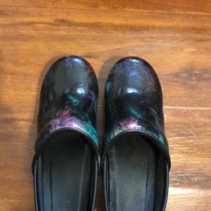 Dansko pro XP mule brush patent